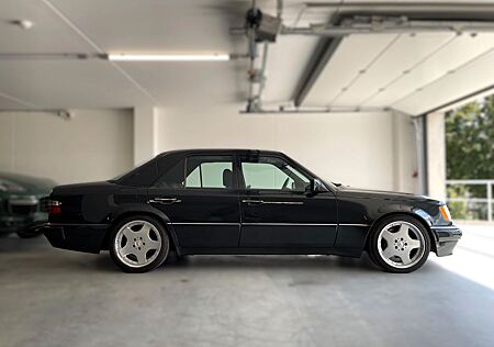 Mercedes-Benz E 500 , Vollrestauriert, Scheckheft, KW, AMG