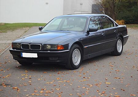 BMW 750i E38 --V12