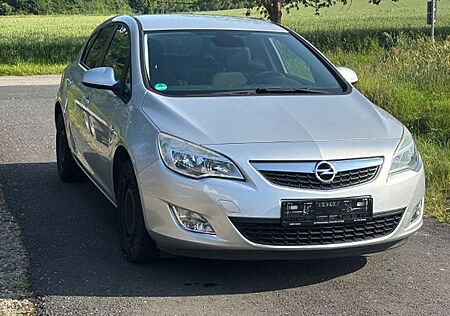 Opel Astra J Lim. 5-trg. Edition TÜV Neu