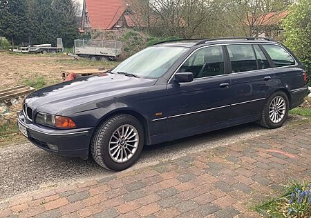 BMW 523i Touring -