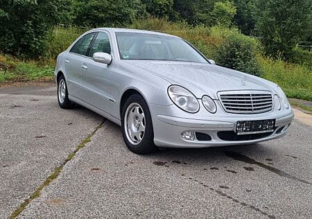 Mercedes-Benz E 240 Automatik, gepflegtes Rentnerfahrzeug