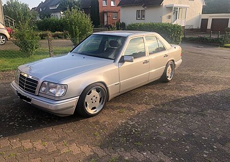 Mercedes-Benz E 200 Sportline, Gutachten (sehr gut)