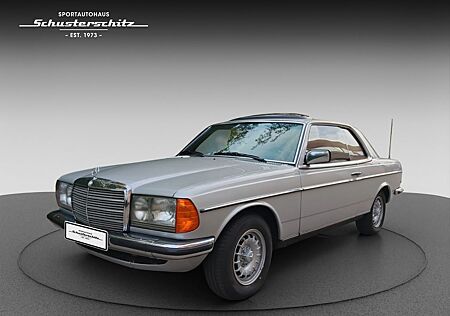 Mercedes-Benz 230 123 C CE COUPE 136PS IN TOP ZUSTAND TÜV NEU
