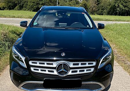 Mercedes-Benz GLA 200 - Sport Utility Vehicle