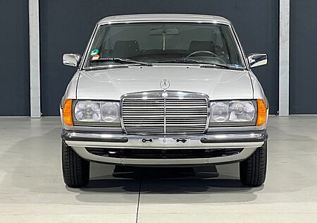 Mercedes-Benz 200 W123 1.HAND H-ZULASSUNG WIE NEU