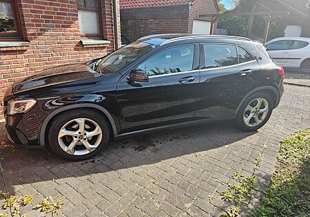 Mercedes-Benz GLA 180 Scheckheftgepflegt
