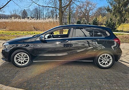 Mercedes-Benz A 200 d - Diesel, Isofix, 8-Fach bereift