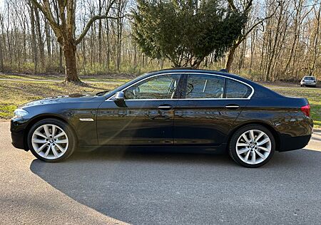 BMW 530d xDrive A Luxury Line Luxury Line **Voll**