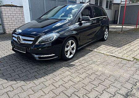 Mercedes-Benz B 180 -Sportpaket. 2Hand. TÜV Neu