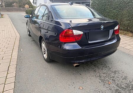 BMW 318i e90 | Automatik | Schiebedach