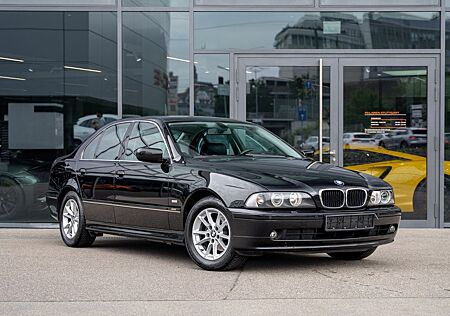 BMW 520i Exclusive Black Metallic/Leder Highline
