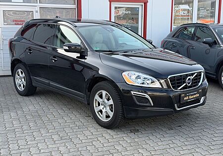 Volvo XC 60 Kinetic 2WD *PANO.*AHK*NAVI*HU/AU NEU*
