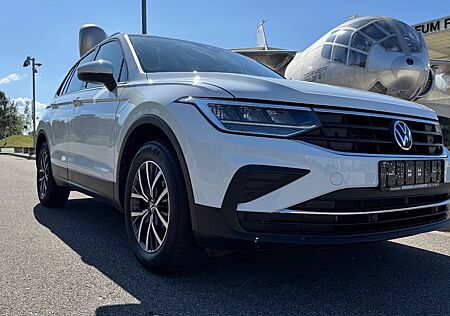 VW Tiguan Volkswagen Life Sport-Utility AHK/LED/ACC/ 1.Hand