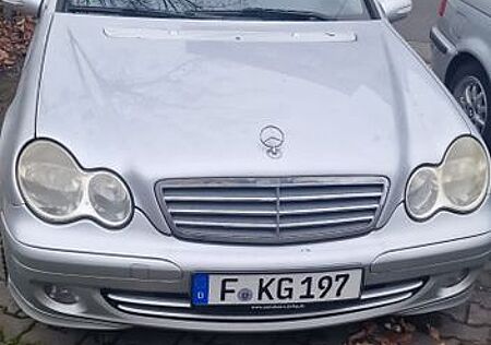 Mercedes-Benz 220