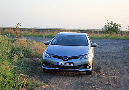 Toyota Auris Hybrid Team Deutschland 1,8-l-VVT-i Te...