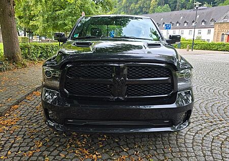 Dodge RAM Sport 4x4 Single Cab 2015 mit 240l LPG Tank