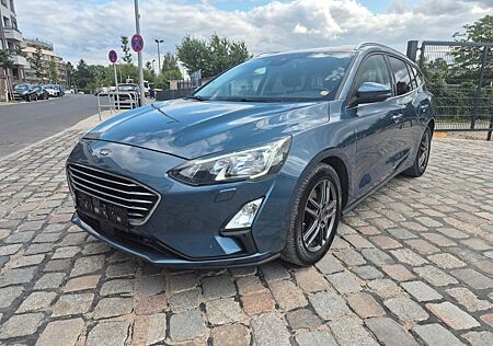 Ford Focus Turnier Titanium/LED/AHK/