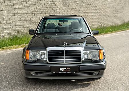 Mercedes-Benz E 500 Schwarzblau mit grau Pepita