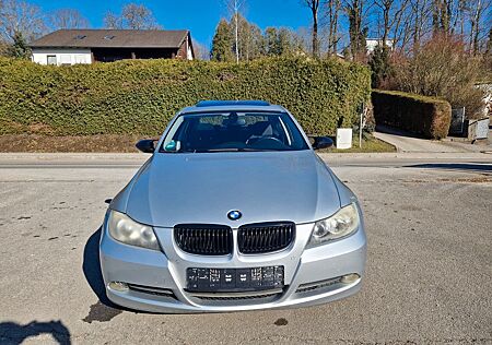 BMW 320i 320Lim. *Automatik*Navi*Schiebedach*Leder
