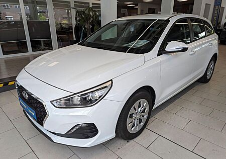 Hyundai i30 cw Select Kombi BT TEMPOMAT UVM *17tkm*