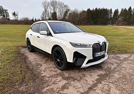 BMW iX xDrive40 - HUD-AHK-Laser-Sport-Driving-Pro