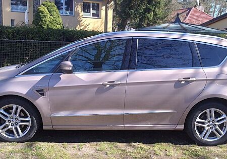 Ford S-Max 2,0TDCi Bi-Turbo 154kW Vignale, AHK,...