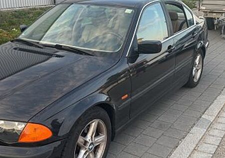 BMW 323i -