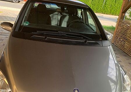 Mercedes-Benz B 200 -