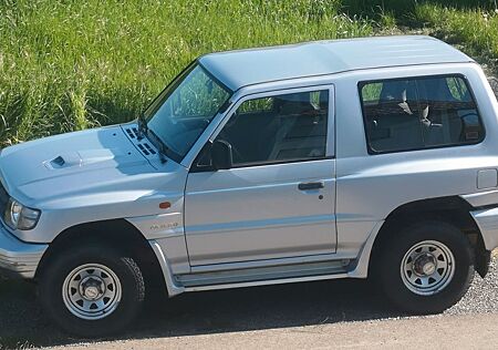 Mitsubishi Pajero classic V20 2,5 TD