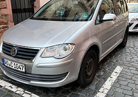 VW Touran Volkswagen 1.6 -7 Sitzer