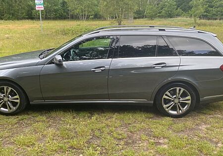 Mercedes-Benz E 220 BlueTEC 4MATIC T AVANTGARDE Autom. AVA...