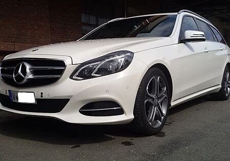 Mercedes-Benz E 200 T AVANTGARDE ILS Sportpaket Scheckheft