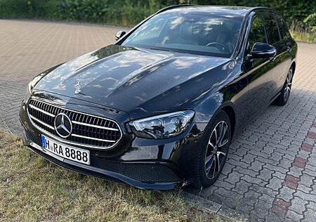Mercedes-Benz E 220 d T, Avantgarde,AHK, Navi, Panorama,Night,