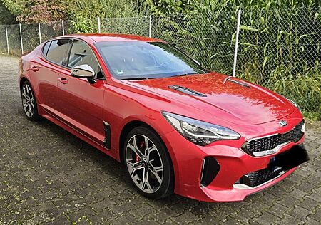 Kia Stinger 3.3 T-GDI AWD GT mit Bastuck-Abgasanlage