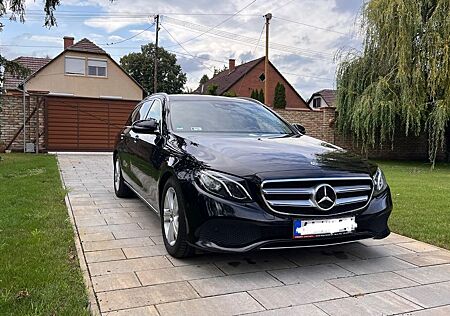 Mercedes-Benz E 220 d 4MATIC T Autom. Comand Abstandstepomat