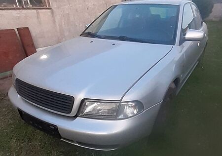 Audi A4 2.6 - V6