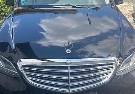 Mercedes-Benz 220