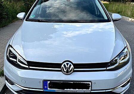 VW Golf Volkswagen 1.0 TSI DSG Comfortline, Silber-Weiß