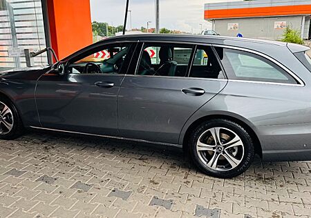 Mercedes-Benz E 200 4MATIC T-Modell *wenige Kilometer*