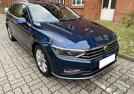 VW Passat Variant Volkswagen Elegance