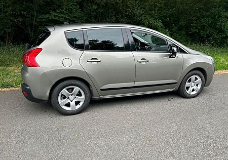 Peugeot 3008 2.0 HDiF HYbrid4 Blue Lease