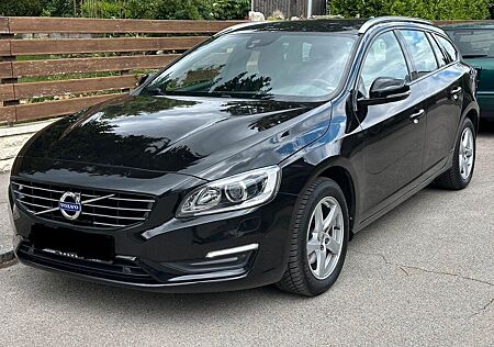 Volvo V60 T4 Summum 2.0 Benzin 190PS Leder Kamera