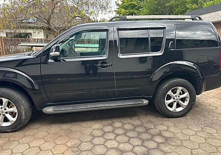 Nissan Pathfinder 2.5 dCi LE Automatik LE