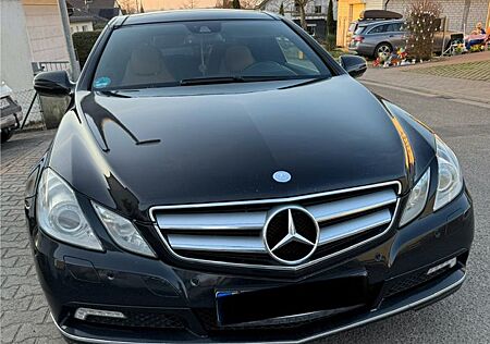 Mercedes-Benz E 350 Coupé CDI BlueEFFICIENCY AVANTG....