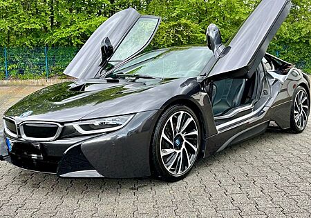 BMW i8 Coupé Garagenwagen Scheckheft Nur