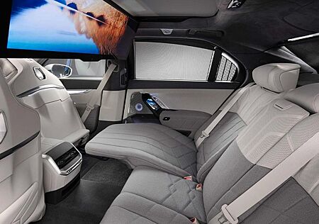 BMW i7 xDrive60 PANO-SKY*B&W*Fond-TV*Executive*21"
