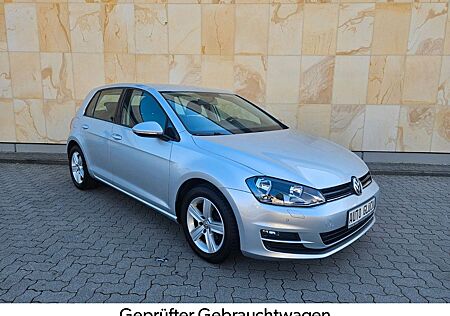 VW Golf Volkswagen VII Lim.*NAVI*PDC*SHZ*ALLWETTER*2.HAND*