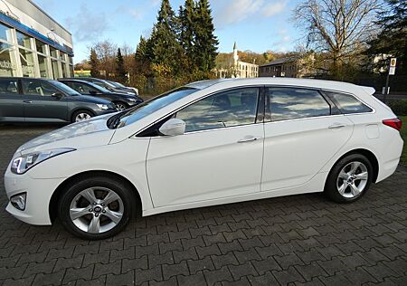 Hyundai i40 cw*2 HAND*XENON*PDC*SHZ*TEMPOMAT*KLIMA*ALU*