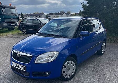 Skoda Fabia 1.2l - TÜV 07/27! Rostfrei! 8fach bereift!