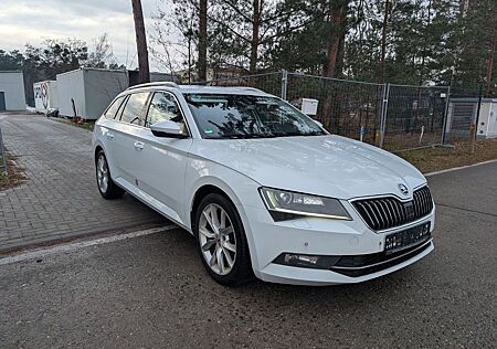 Skoda Superb Style, LED, Leder, Navi, AHK, Unfallfrei